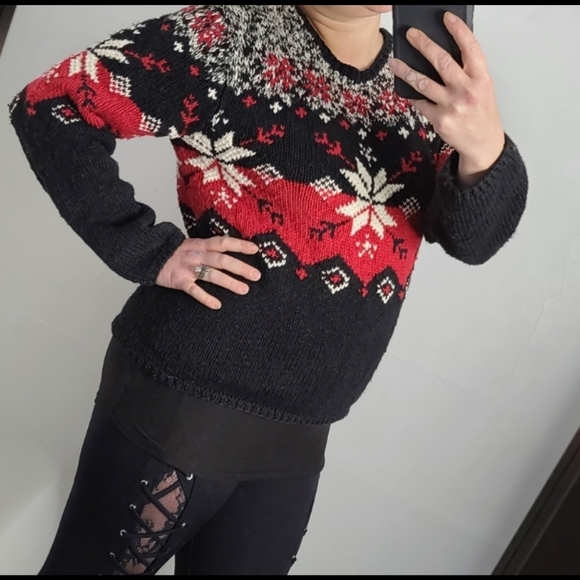Vintage 90s Cozy Red Black Knit Snowflake Sweater - Picture 2 of 10